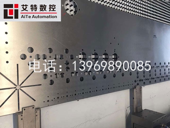 機箱機柜沖孔數(shù)控沖床